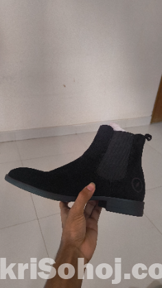 Maverick High Neck Chelsea Boots